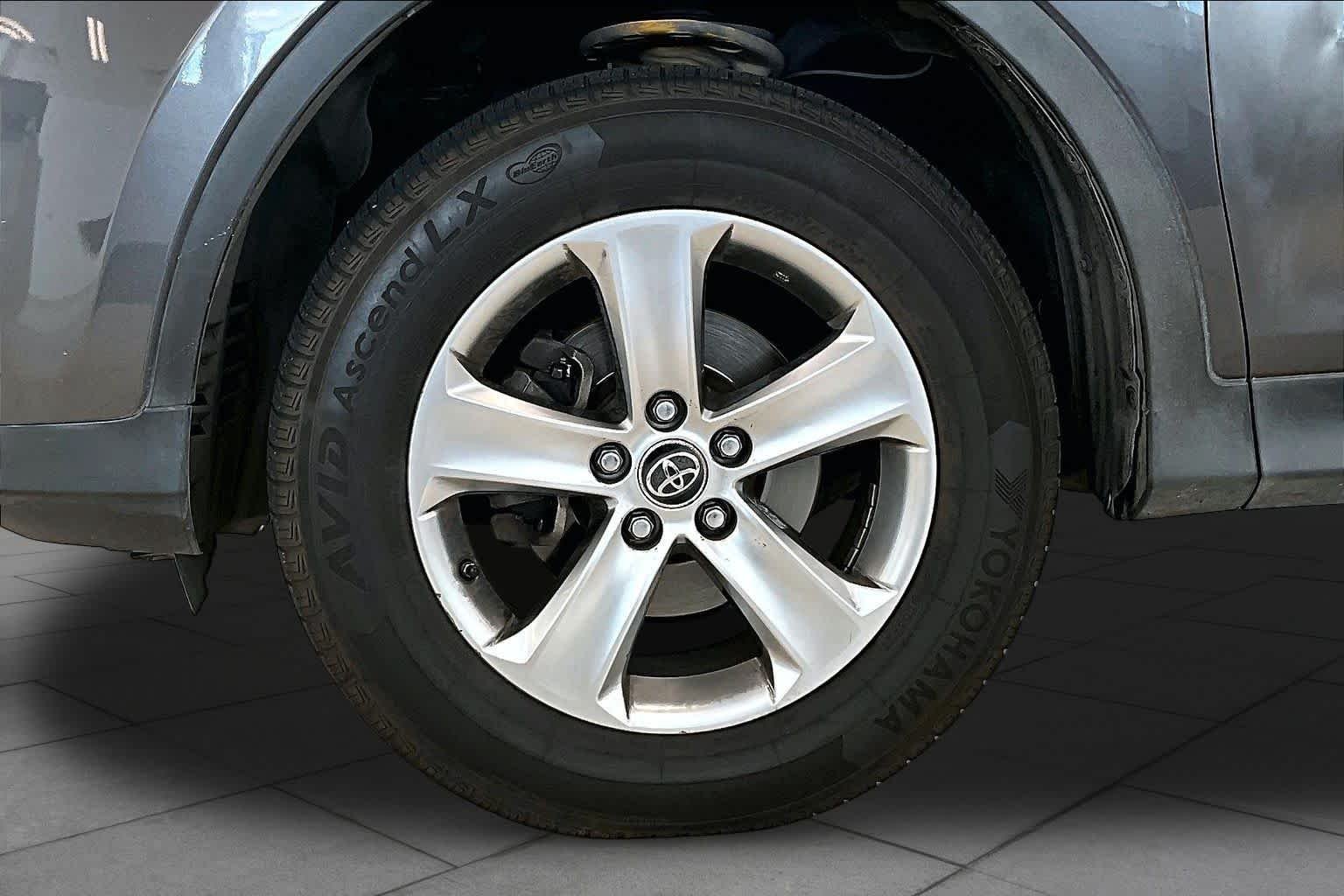 Used 2015 Magnetic Gray Metallic Toyota XLE image 10