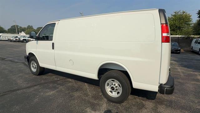 2025 GMC Savana Cargo Work Van - Photo 37