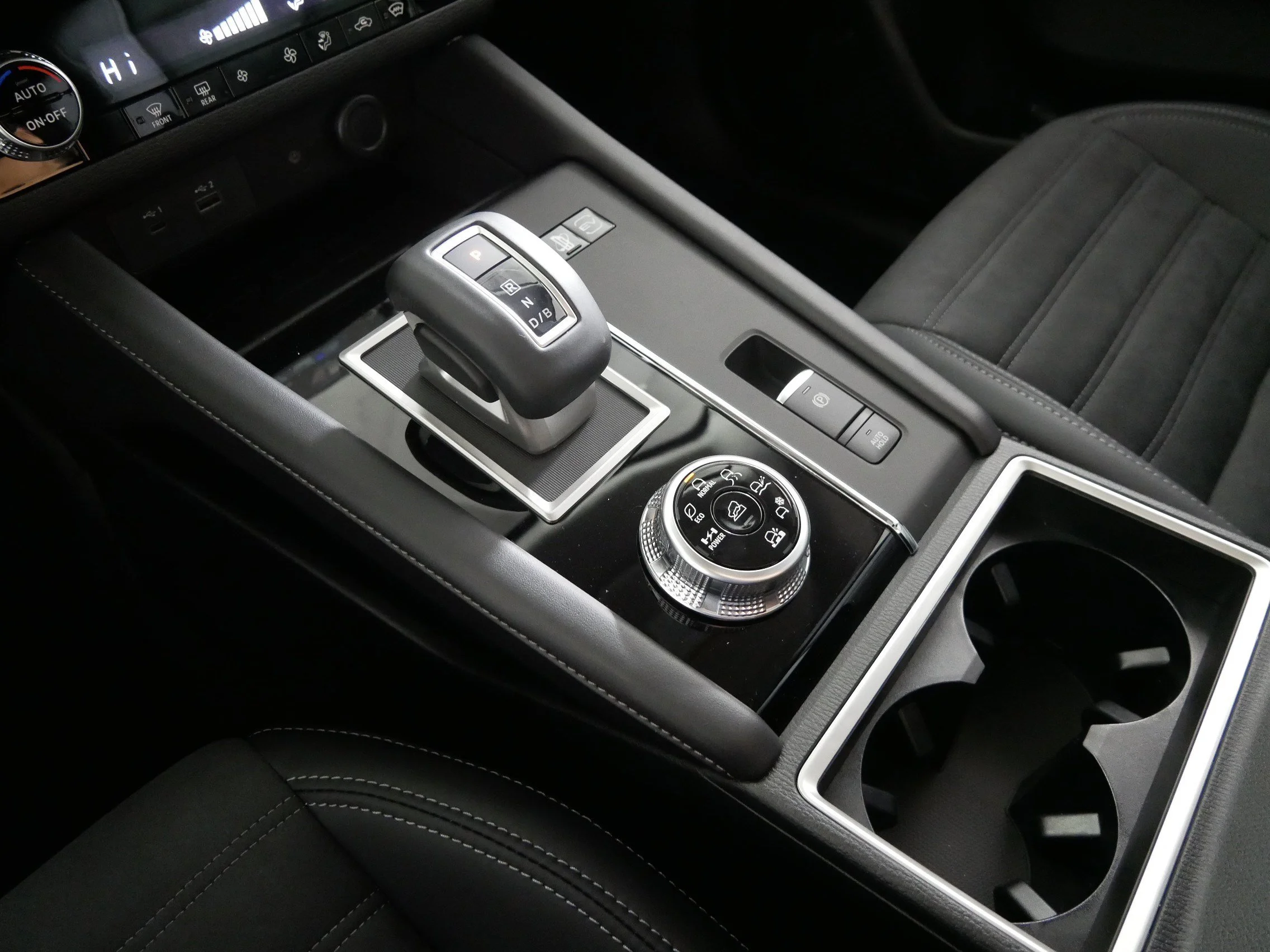 2025 Mitsubishi Outlander Plug-in Hybrid SE - Photo 6