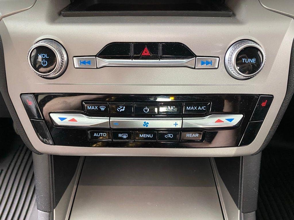 Used 2023 Gray Metallic Ford XLT image 18