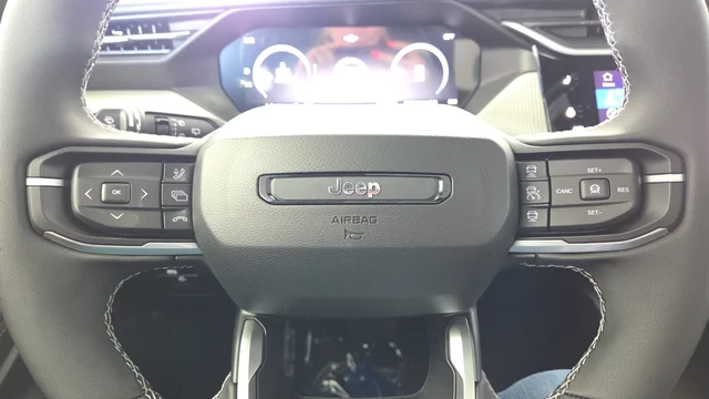 New 2026 Hydro Blue Pearl-Coat Exterior Paint Jeep Limited image 16