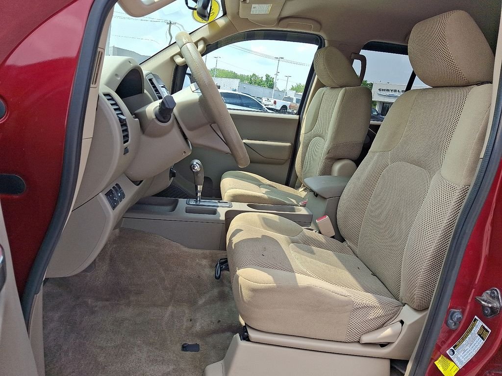 Used 2014 Red Nissan SV image 15