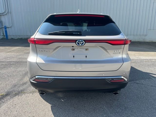 Used 2021 Silver Toyota XLE image 7