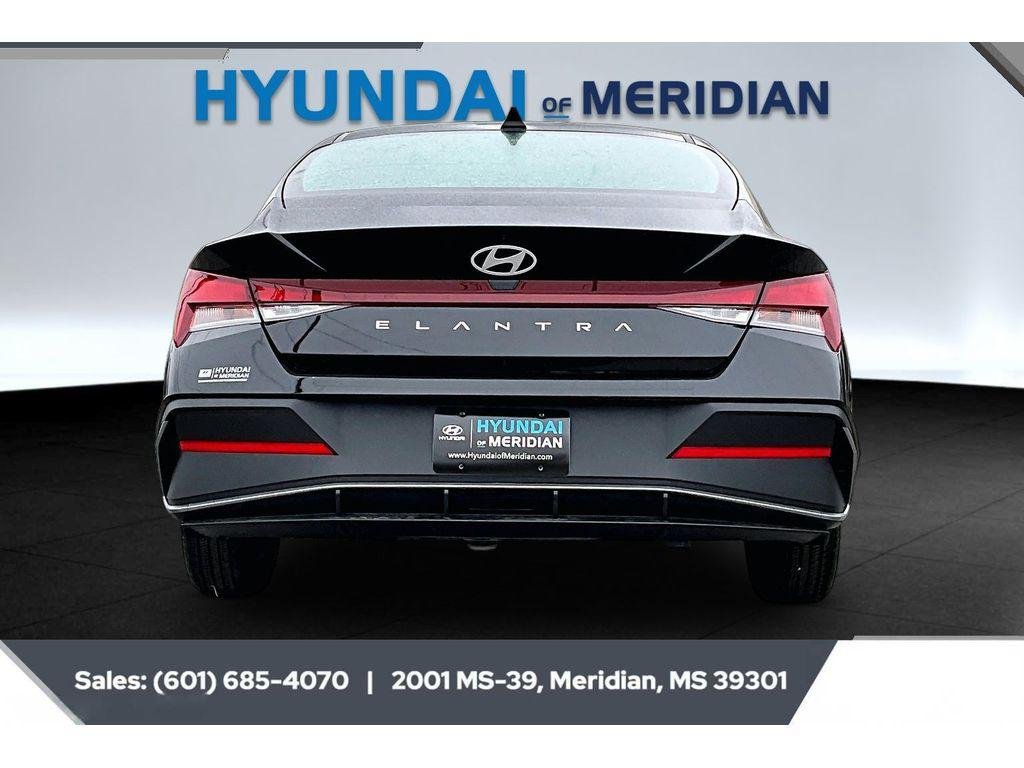 New 2026 ABYSS BLACK Hyundai SE image 4