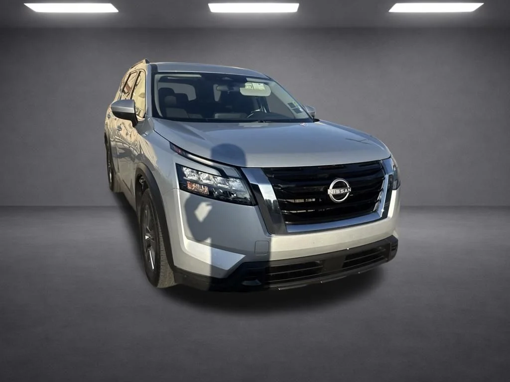 Used 2025 Silver Nissan SV image 9