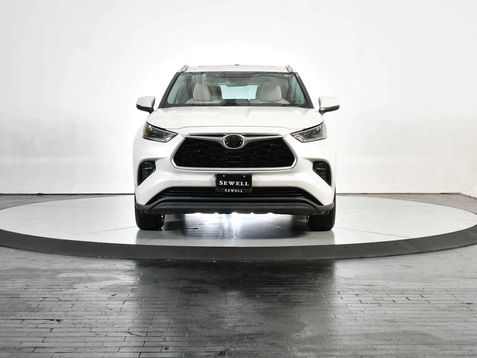 Used 2021 Blizzard Pearl Toyota XLE image 9