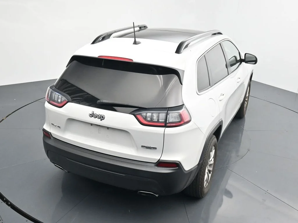 Used 2022 White Jeep Latitude Lux image 13
