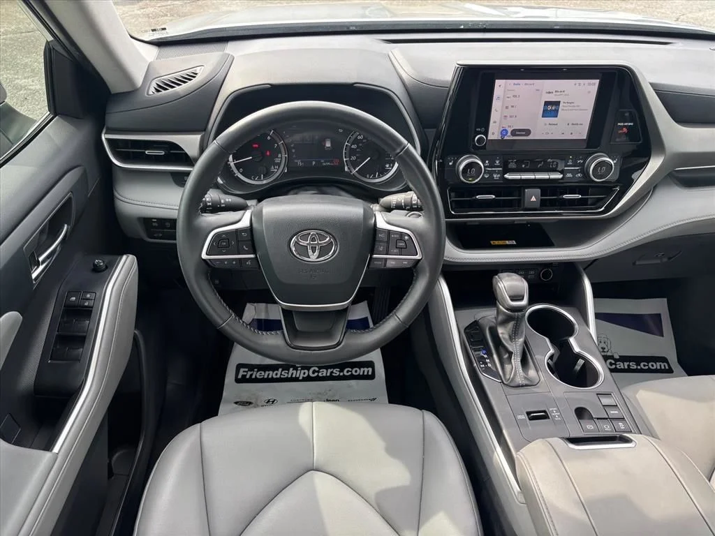 Used 2024 Silver Toyota XLE image 3