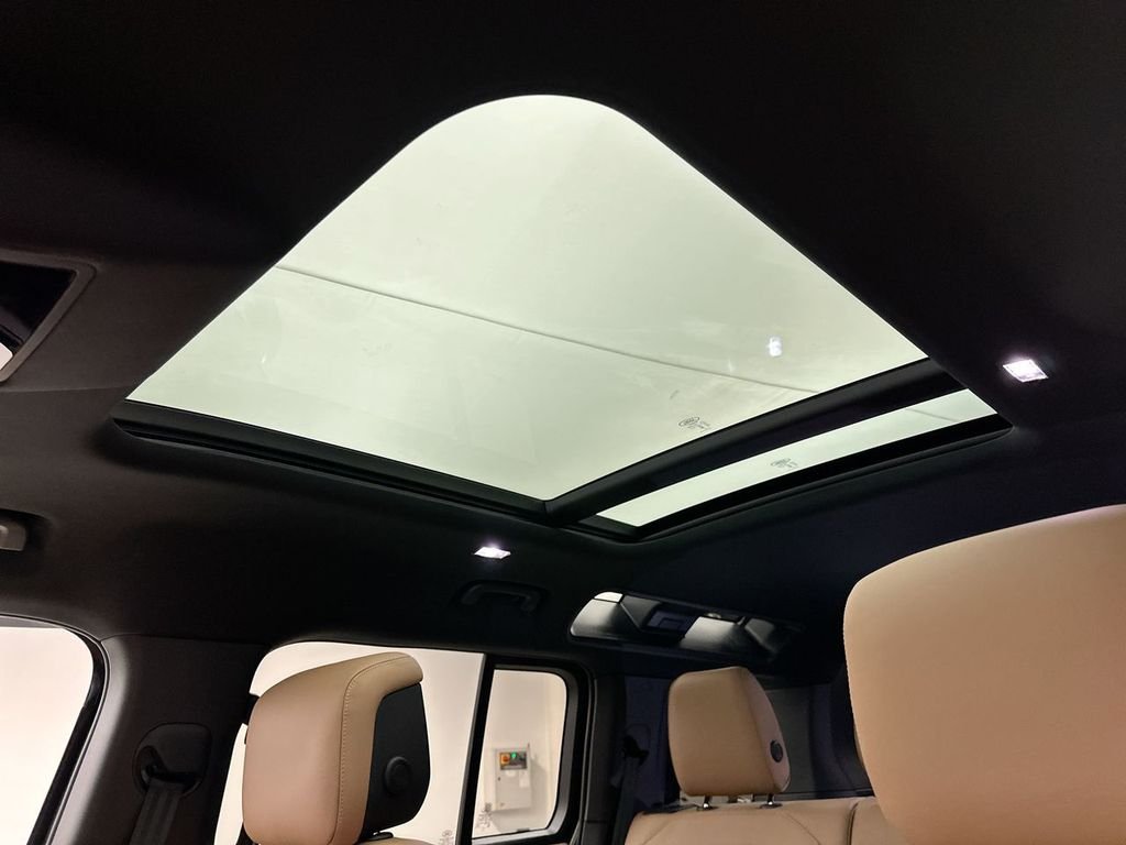 New 2026 Woolstone Green Land Rover X-Dynamic SE image 11