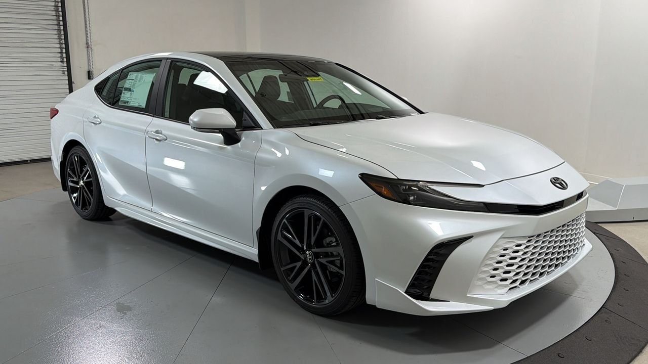 New 2026 Wind Chill Pearl <sup>1</sup> Toyota  XSE image 3