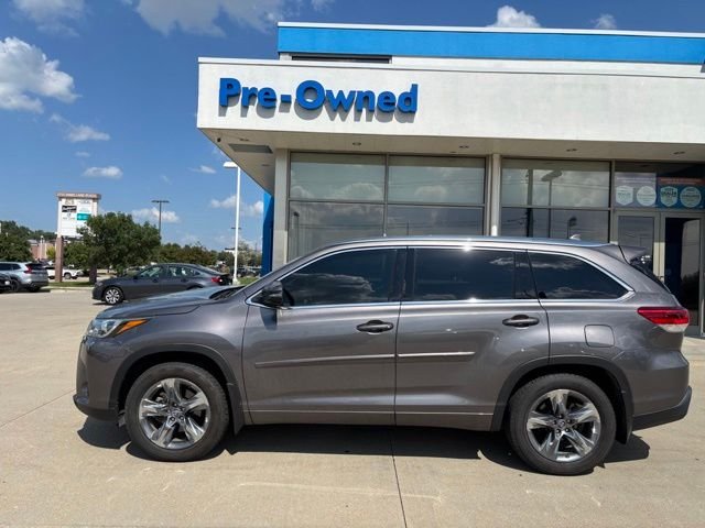 Used 2018 Predawn Gray Mica Toyota Limited Platinum image 8