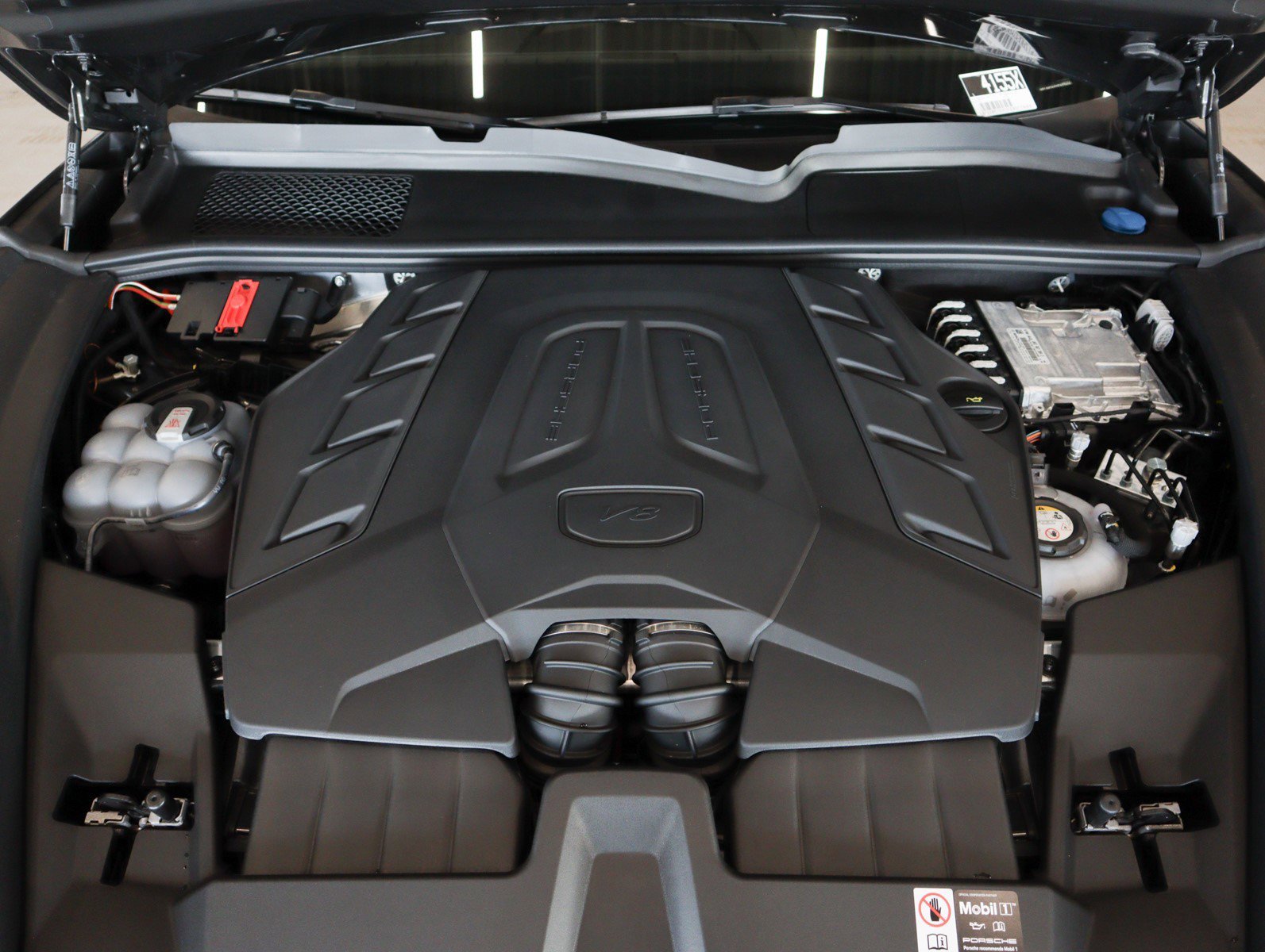 2025 Porsche Cayenne Turbo E-Hybrid - Photo 12
