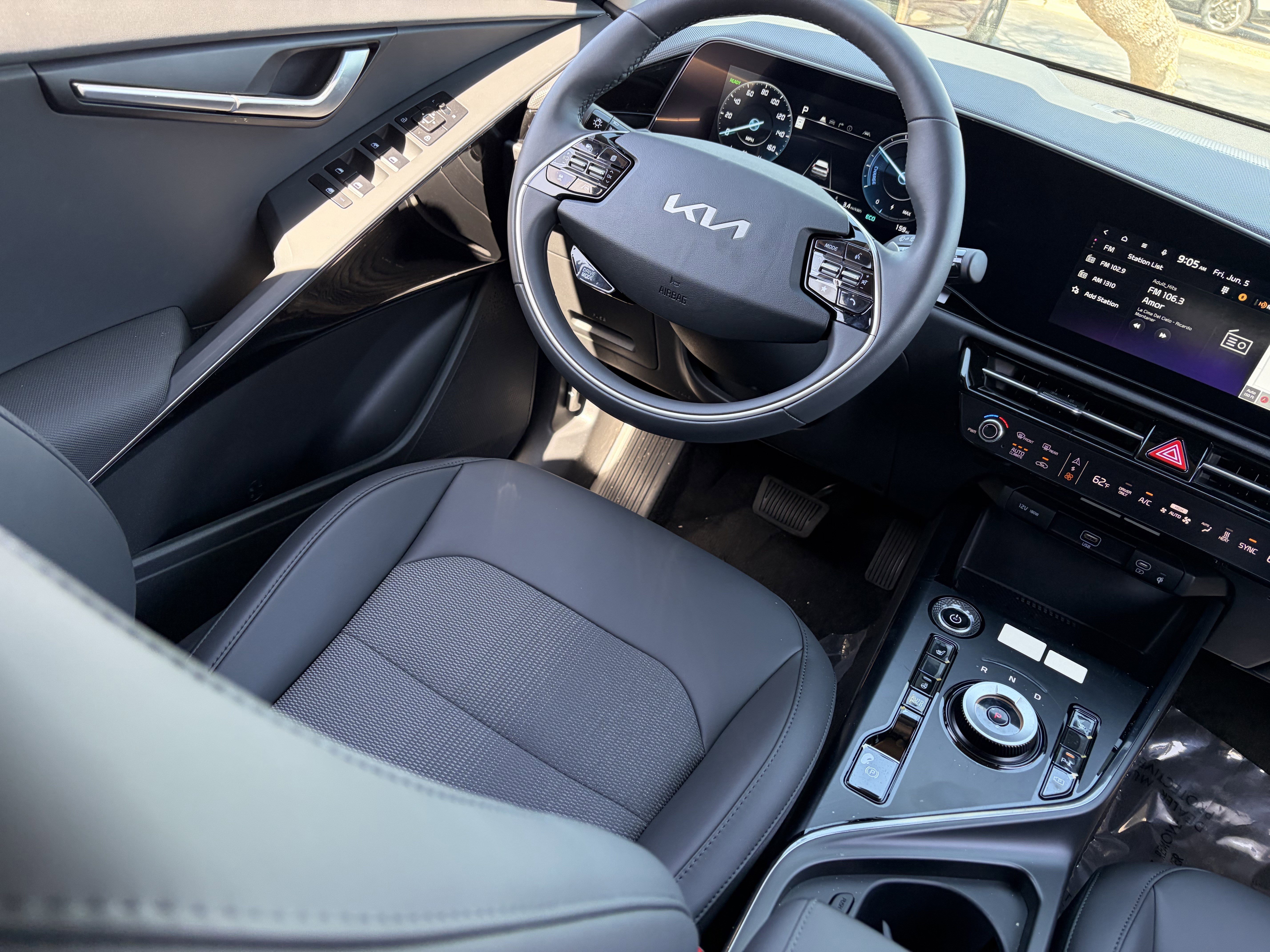New 2026 Mineral Blue Kia WIND image 12