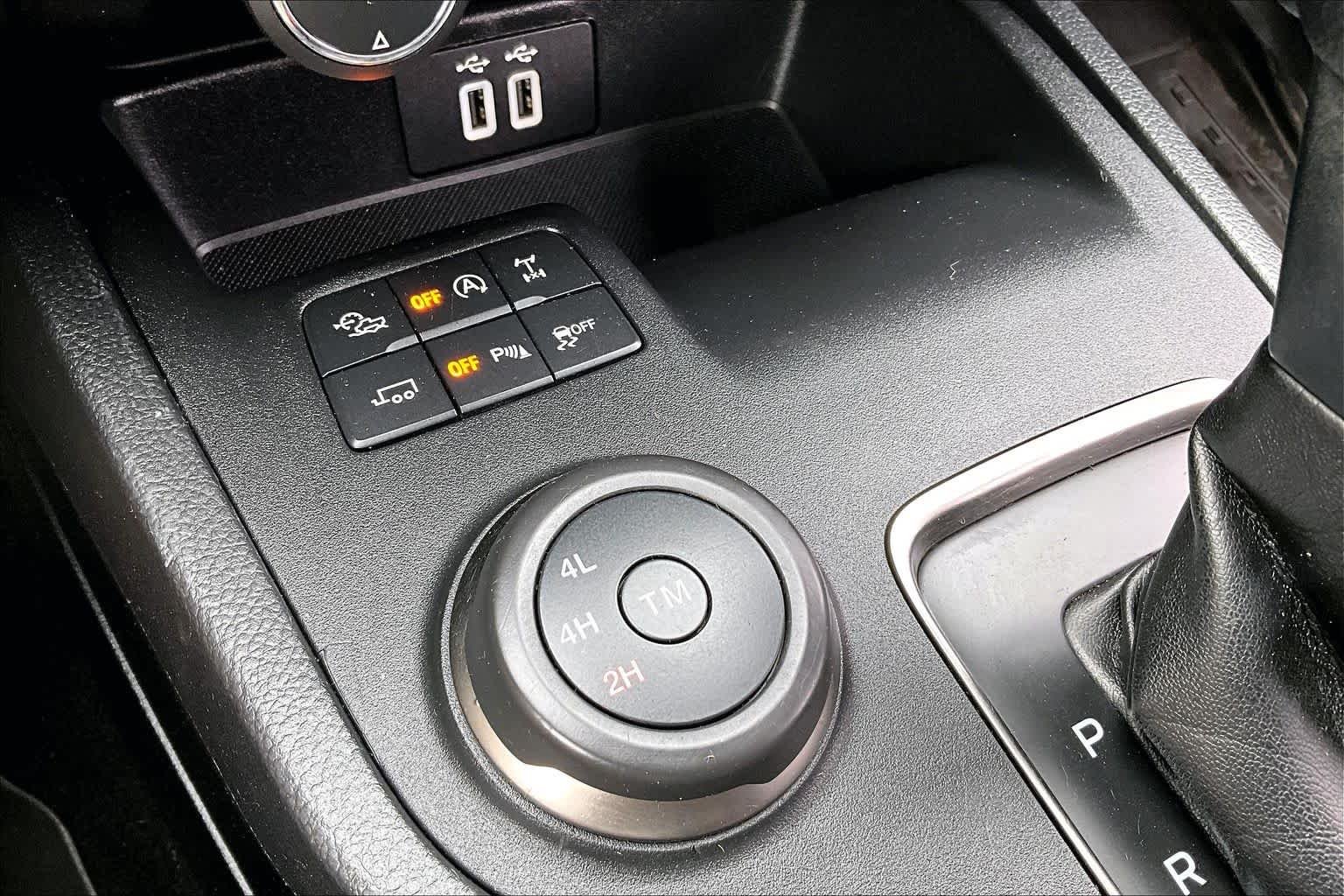 Used 2019 Ingot Silver Ford LARIAT image 35