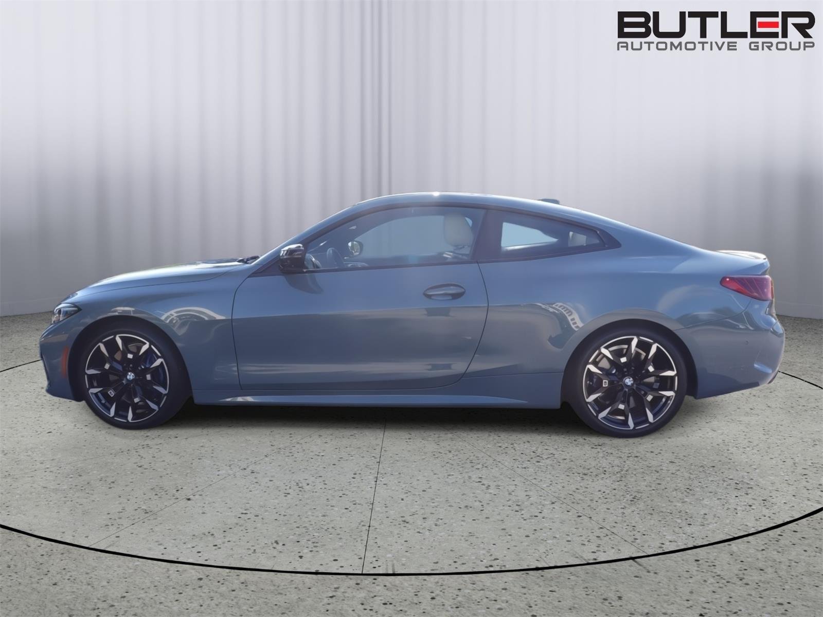 Used 2025 Cape York Green Metallic BMW M440i image 3