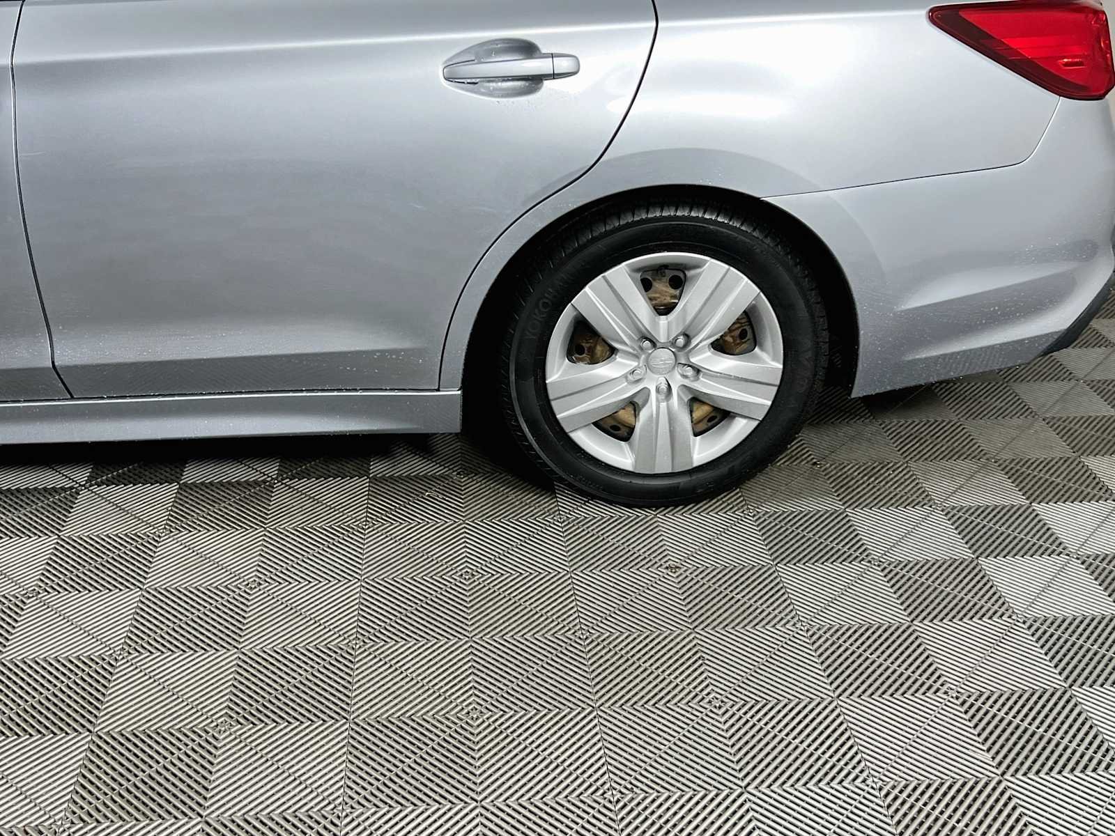 Used 2019 Ice Silver Metallic Subaru  image 30