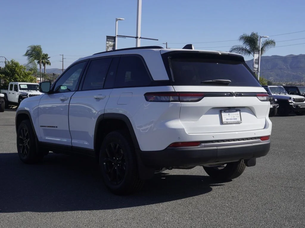 New 2026 Bright White Clearcoat Jeep Altitude image 5