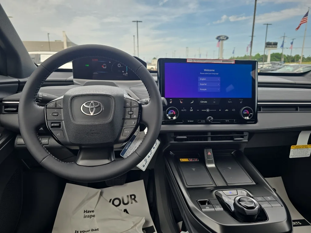 New 2026 Wind Chill Pearl <sup>1</sup> Toyota  SE image 5
