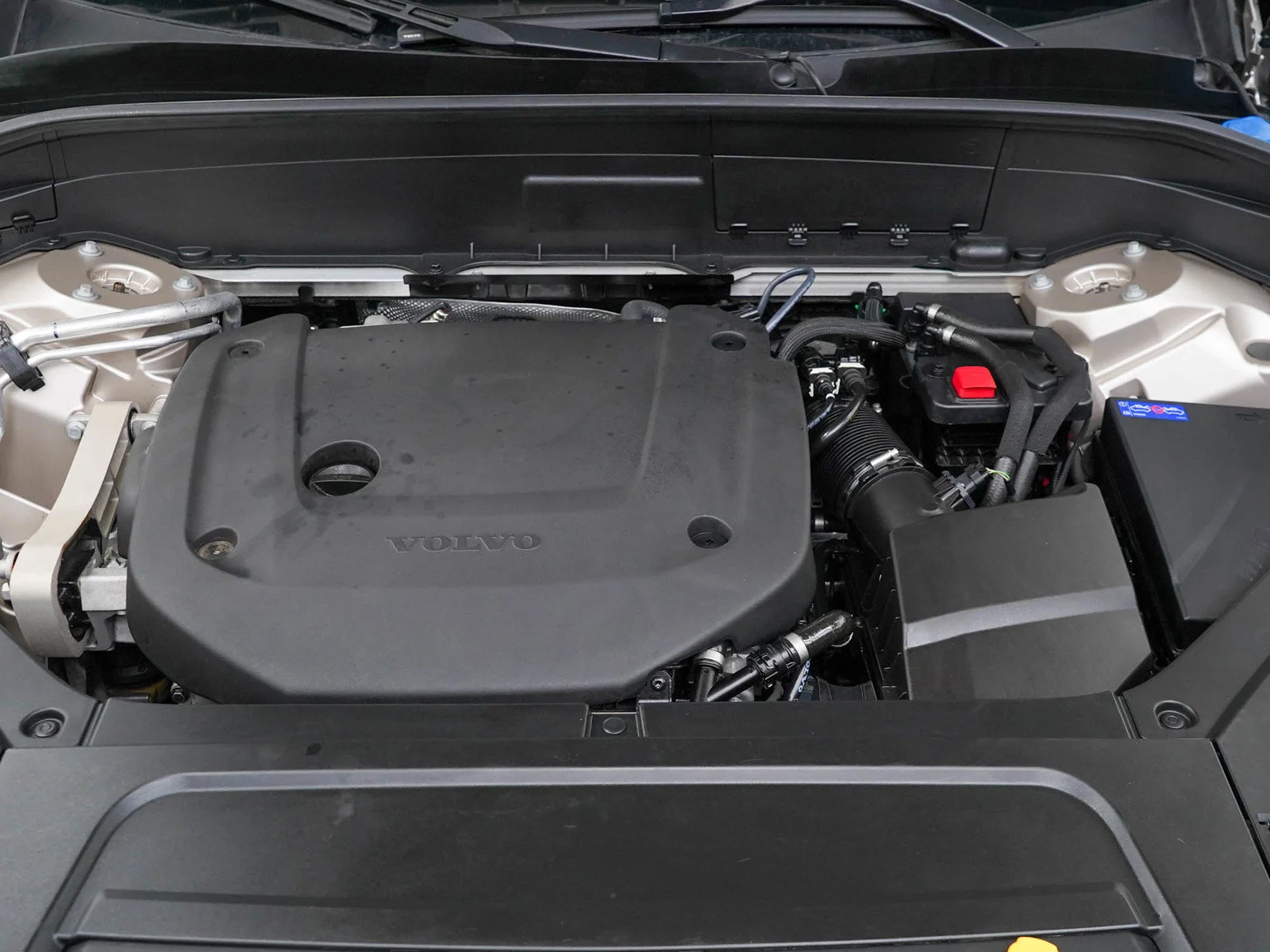 Used 2023 Dusk Metallic Volvo Plus image 35