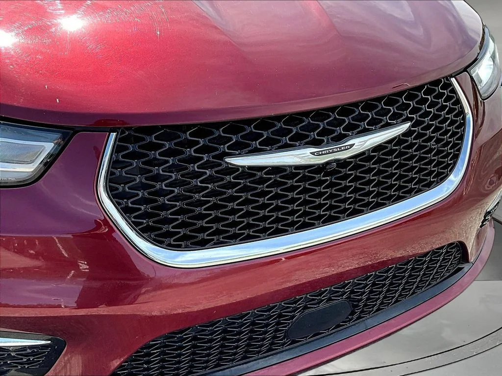 Used 2023 Red Chrysler Touring L image 34