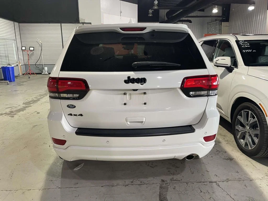 Used 2021 White Jeep Laredo X image 5