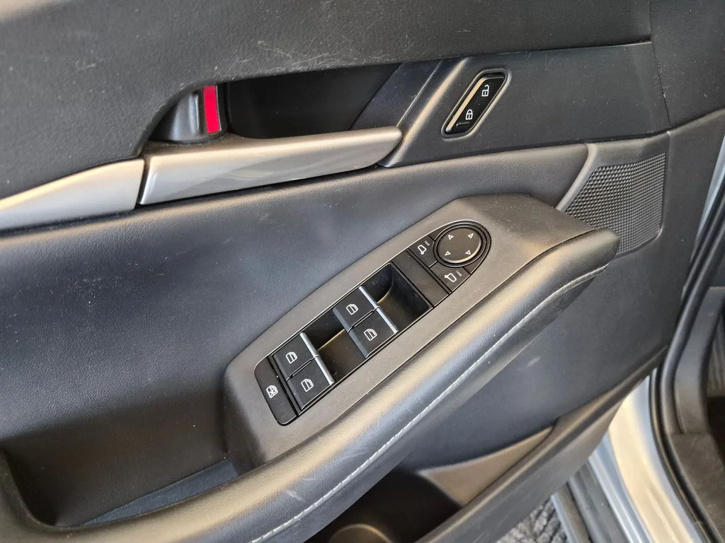 Used 2021 Silver Mazda Select image 14