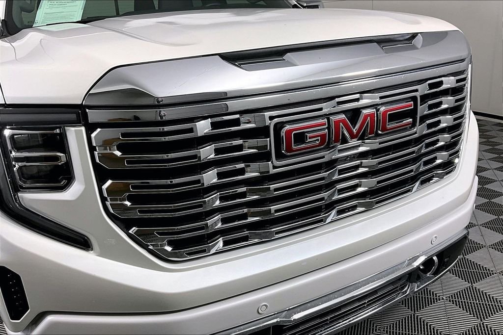 Used 2024 White GMC Denali image 31