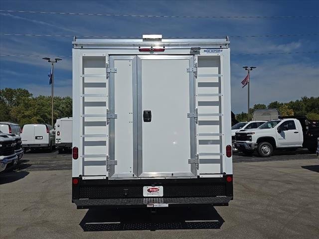 2024 Chevrolet Express Cutaway 3500 photo 4