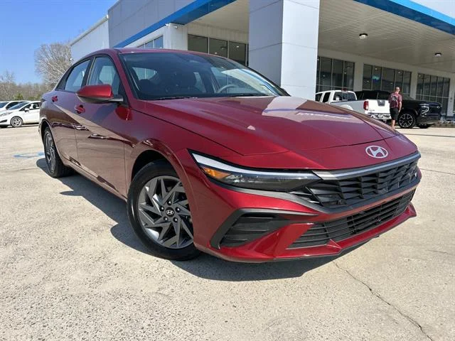 Used 2024 Hyundai Elantra SEL with VIN KMHLM4DG2RU639370 for sale in Livingston, TN
