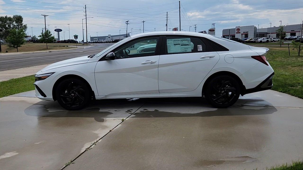 New 2026 Serenity White Hyundai SEL Sport image 2