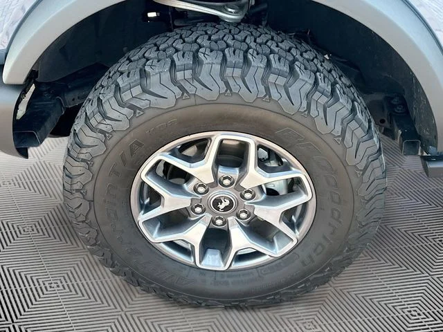 Used 2025 Gray Ford Badlands image 30