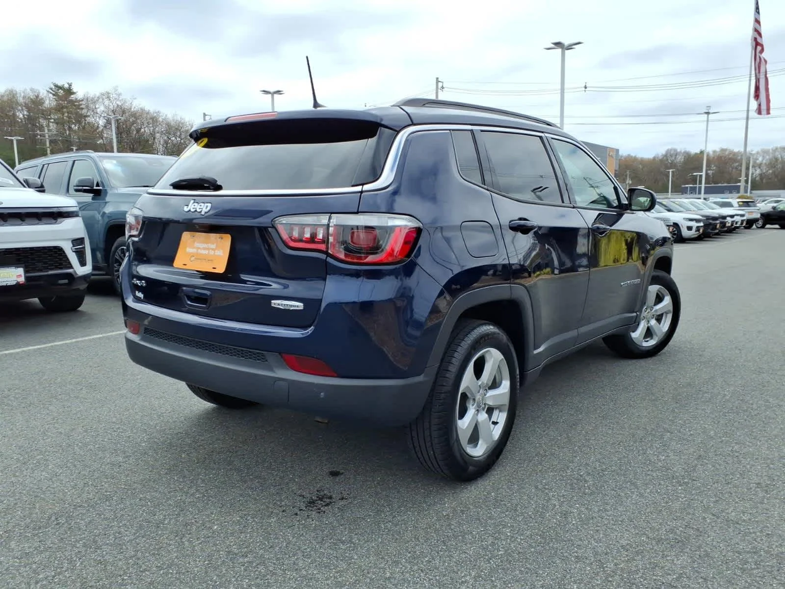 Certified Used 2020 Jazz Blue Pearlcoat Jeep Latitude image 7
