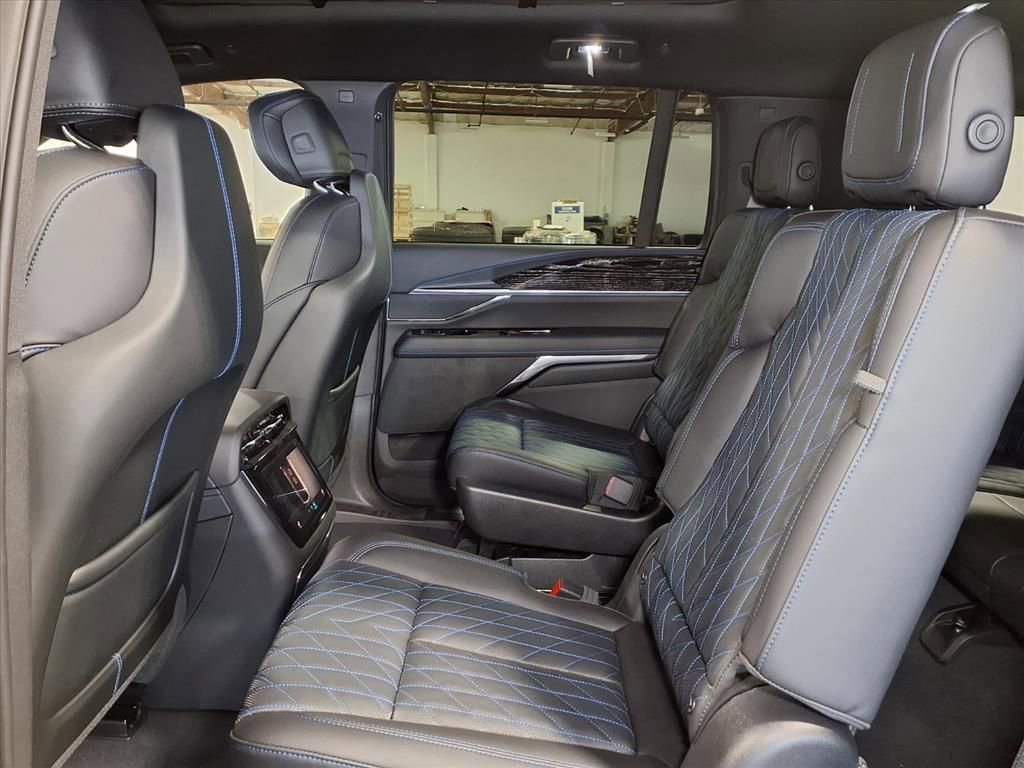 2026 Cadillac Escalade IQL Luxury - Photo 13