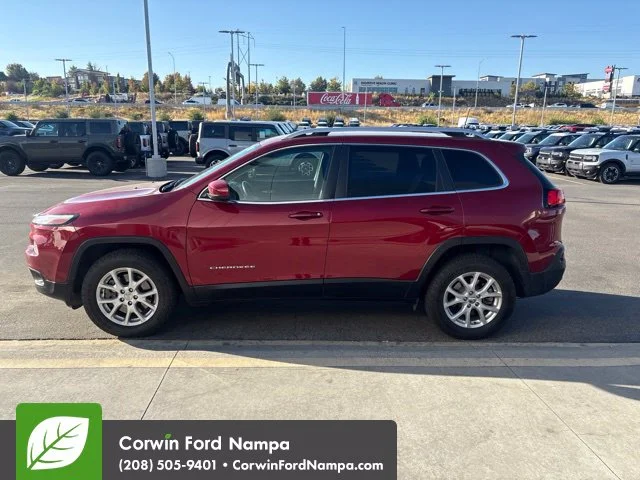 Used 2017 Red Jeep Latitude image 5