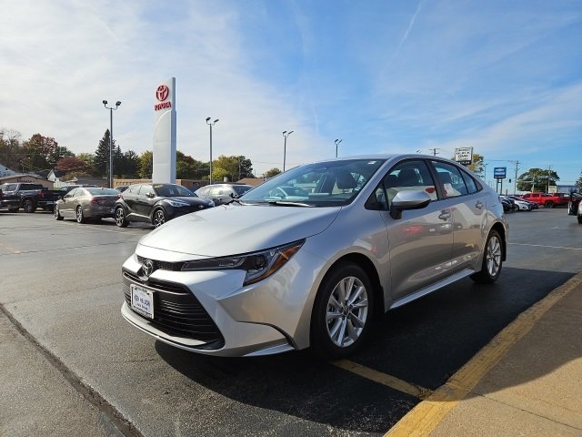 2026 Toyota Corolla LE photo 4