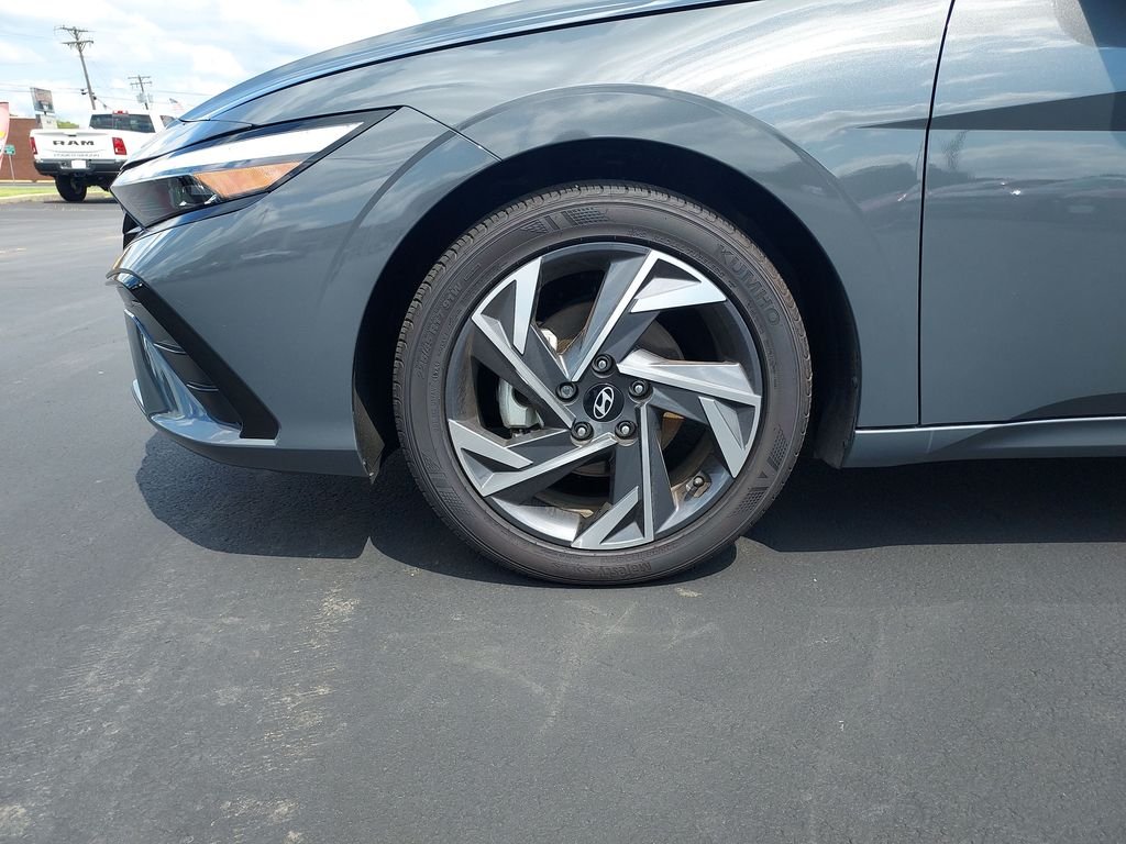 Used 2024 Gray Hyundai SEL image 10
