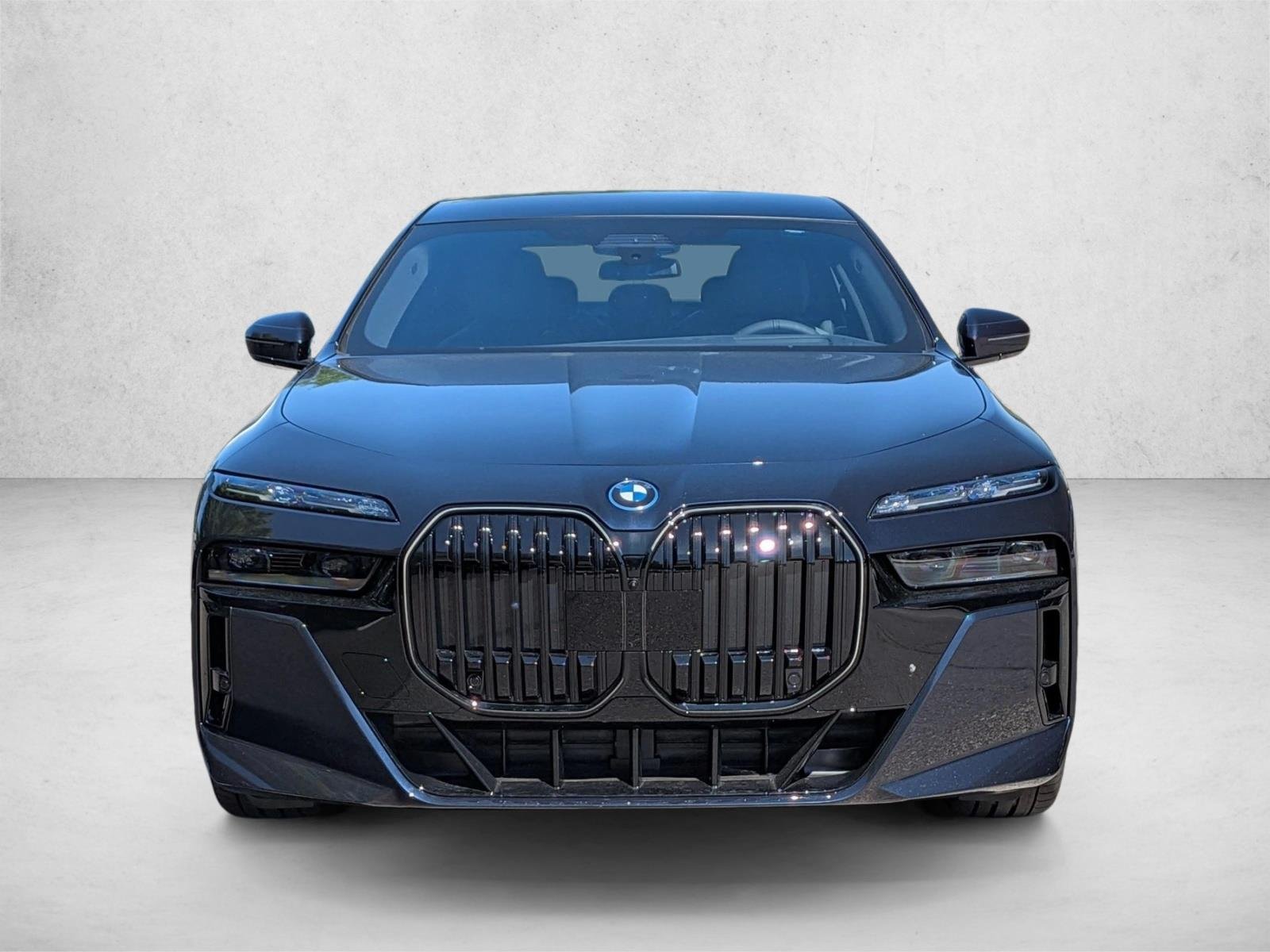 Used 2026 Carbon Black Metallic BMW xDrive60 image 6