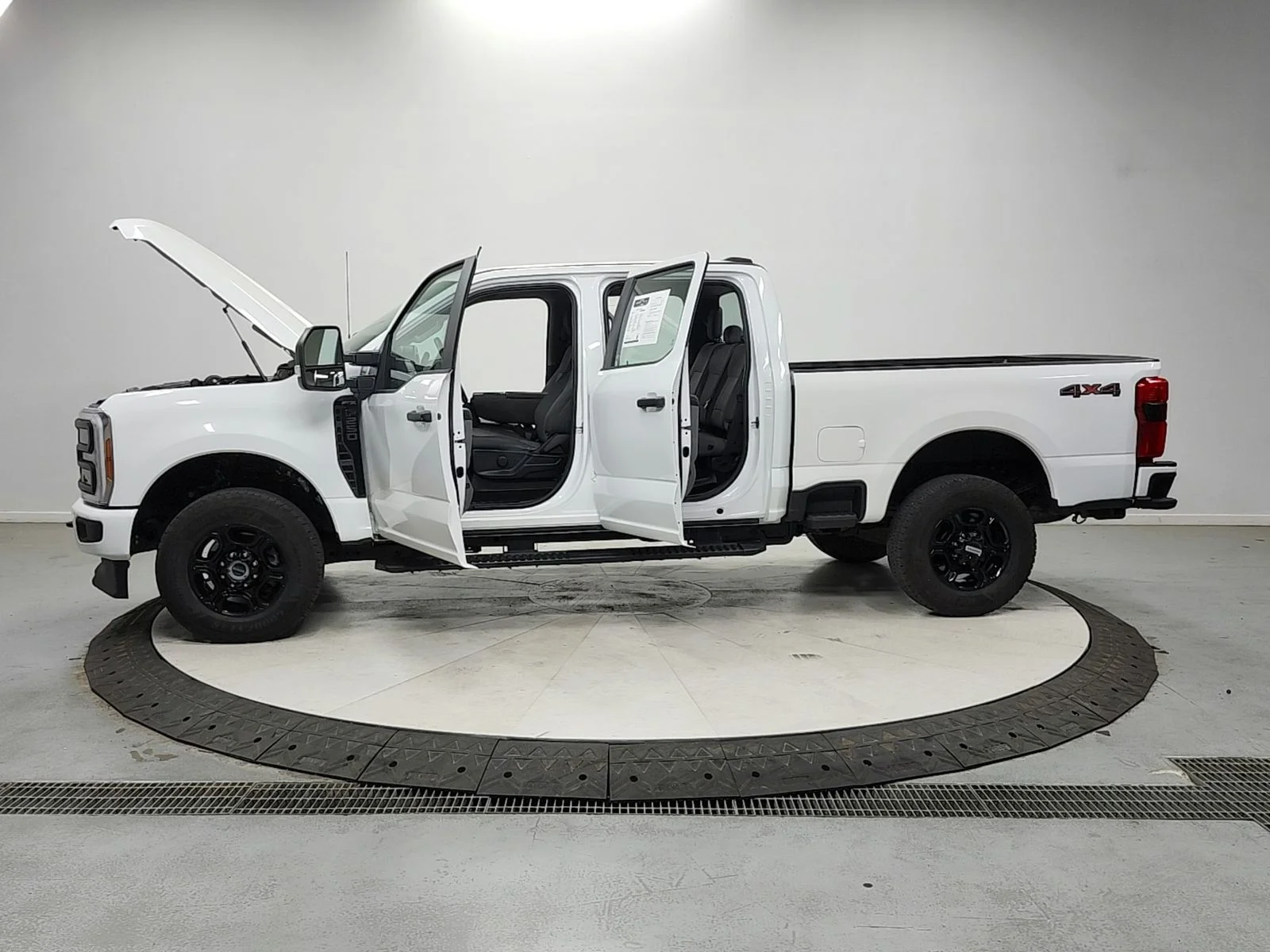 Used 2023 White Ford XL image 12