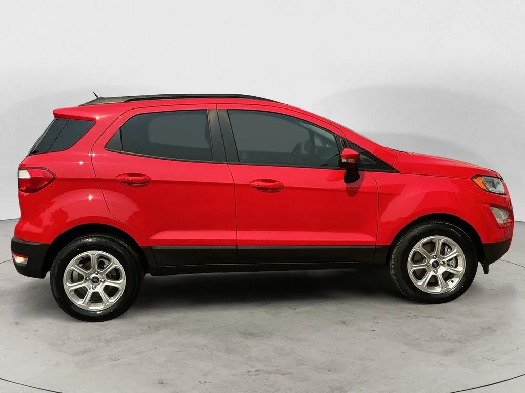 Used 2020 Red Ford SE image 4