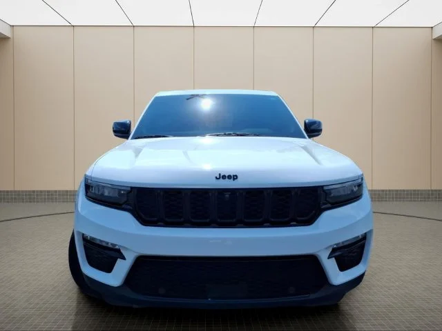 Used 2024 White Jeep Limited image 3