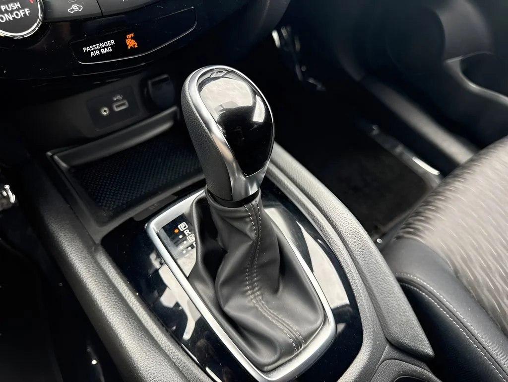 Used 2018  Nissan SV image 17