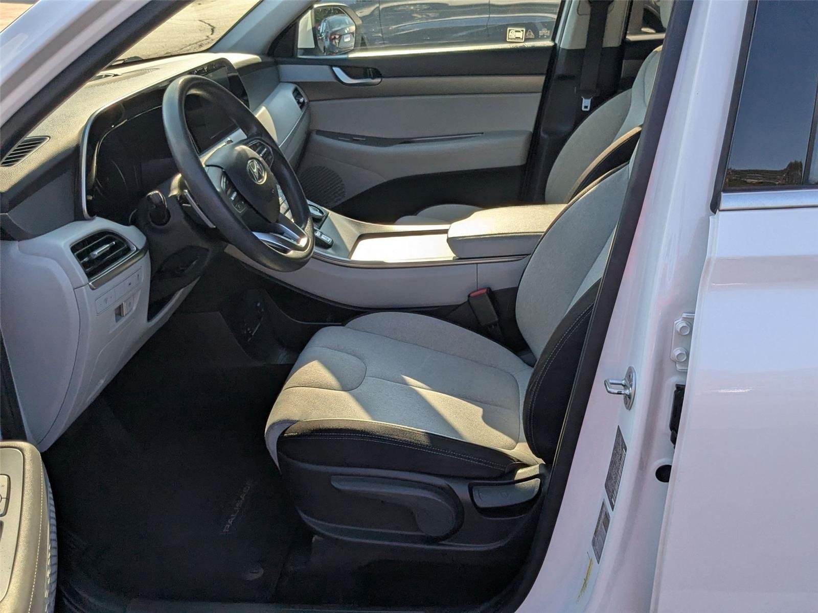 Used 2021 Hyper White Hyundai SE image 11