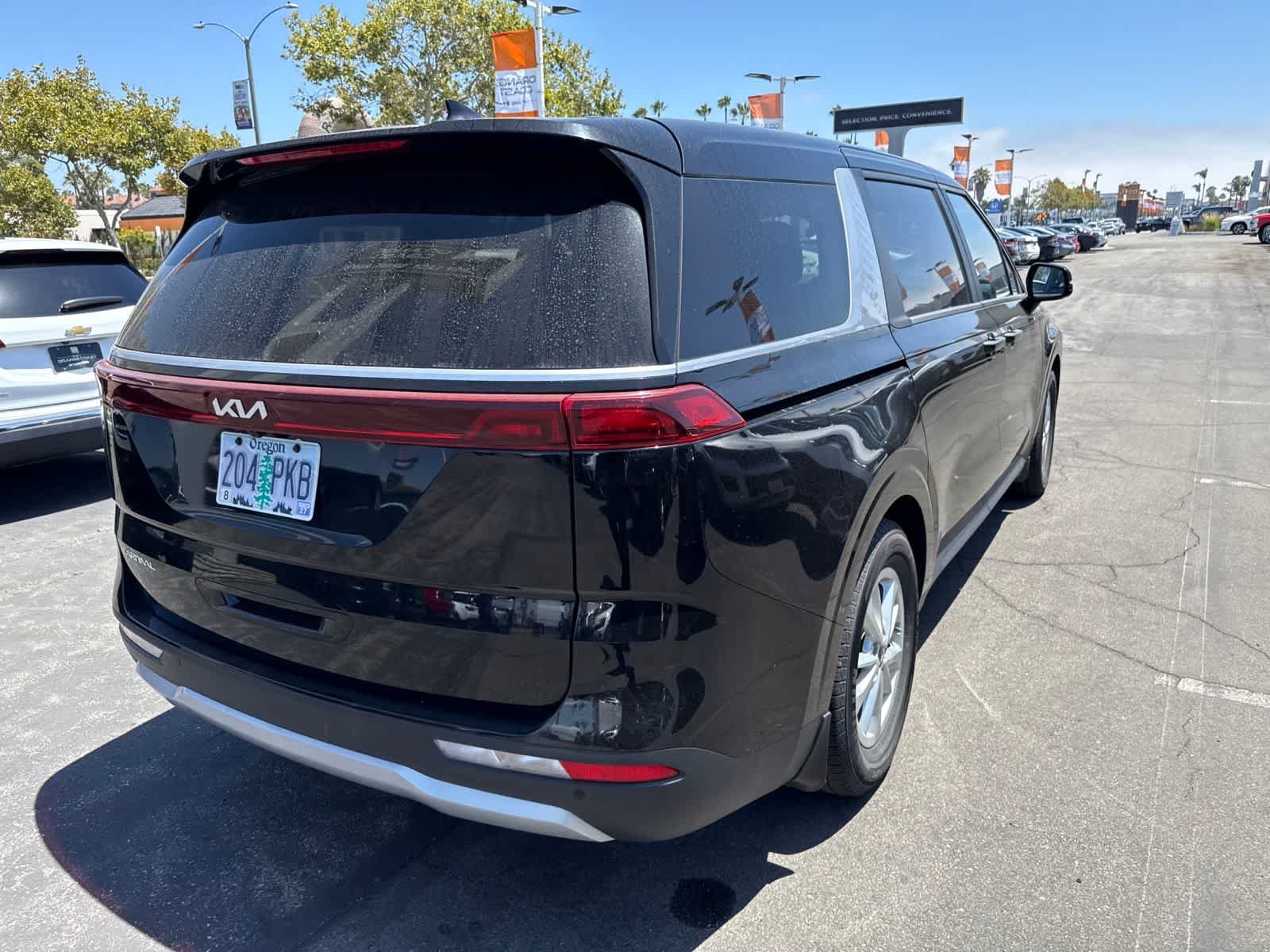 Used 2024 Aurora Black Pearl Kia LX image 15