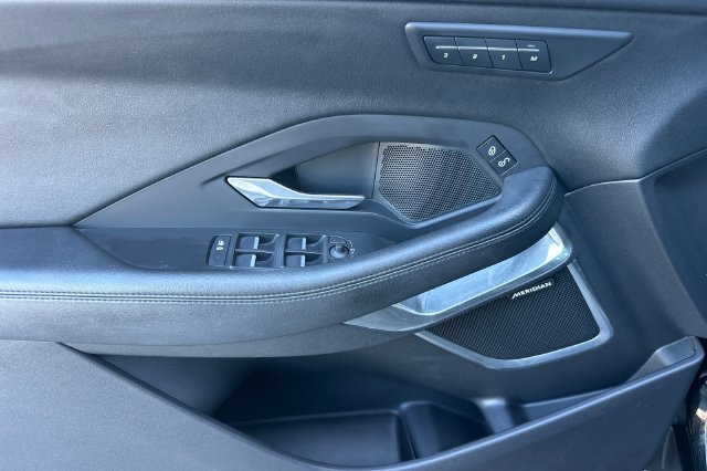 Used 2020 Black Jaguar SE image 10