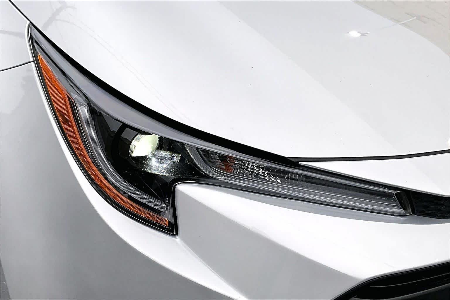 Used 2025 Classic Silver Metallic Toyota LE image 28