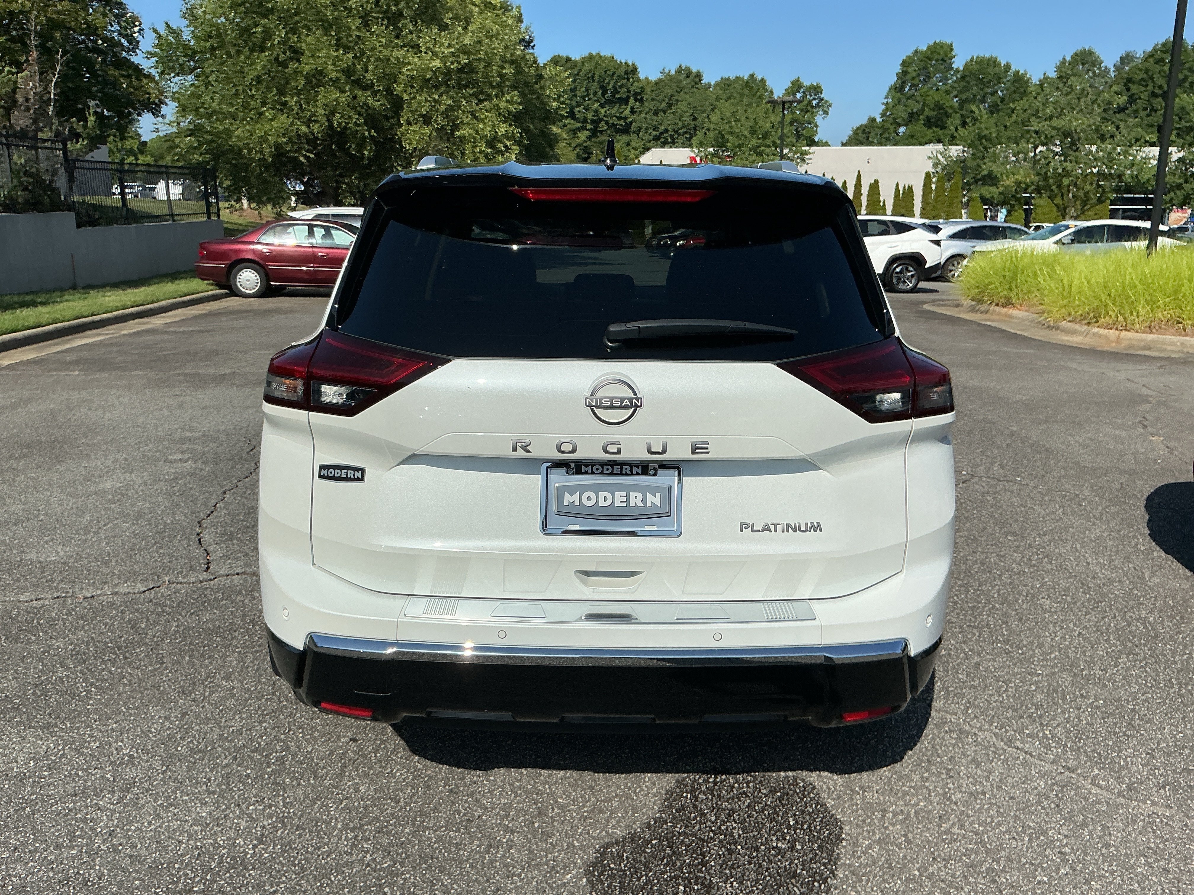 Used 2024 Everest White Pearl/Super Black Nissan Platinum image 3