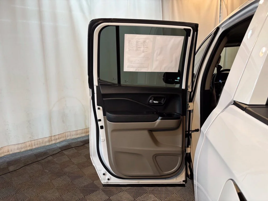 Certified Used 2023 Platinum White Pearl Honda AWD RTL image 49