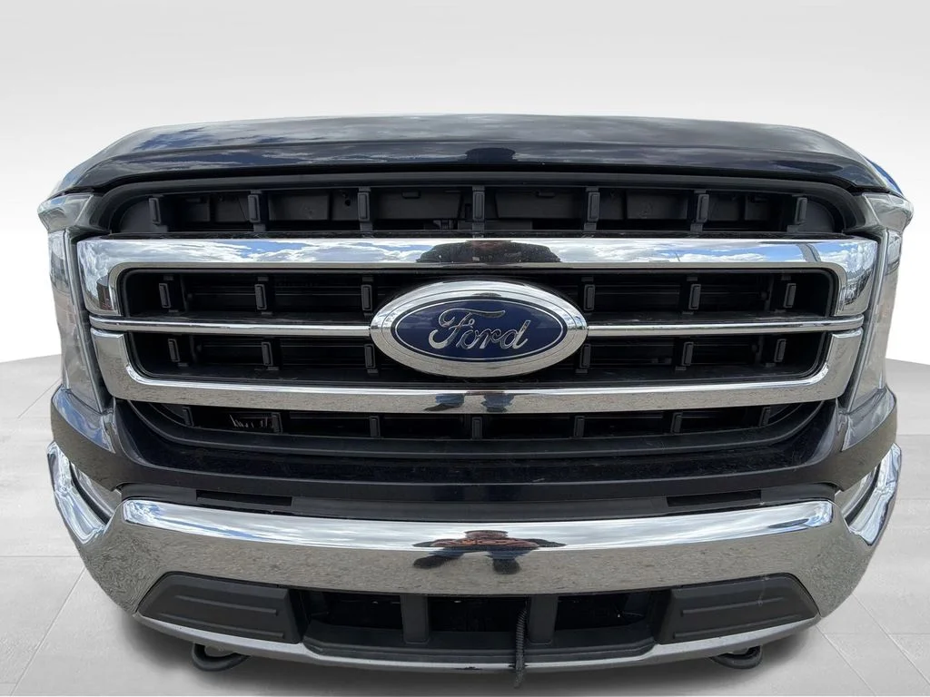 Used 2022 Gray Ford Lariat image 19