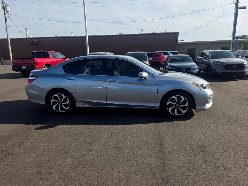Used 2016 Honda Accord EX-L with VIN 1HGCR2F85GA041077 for sale in Dover, OH