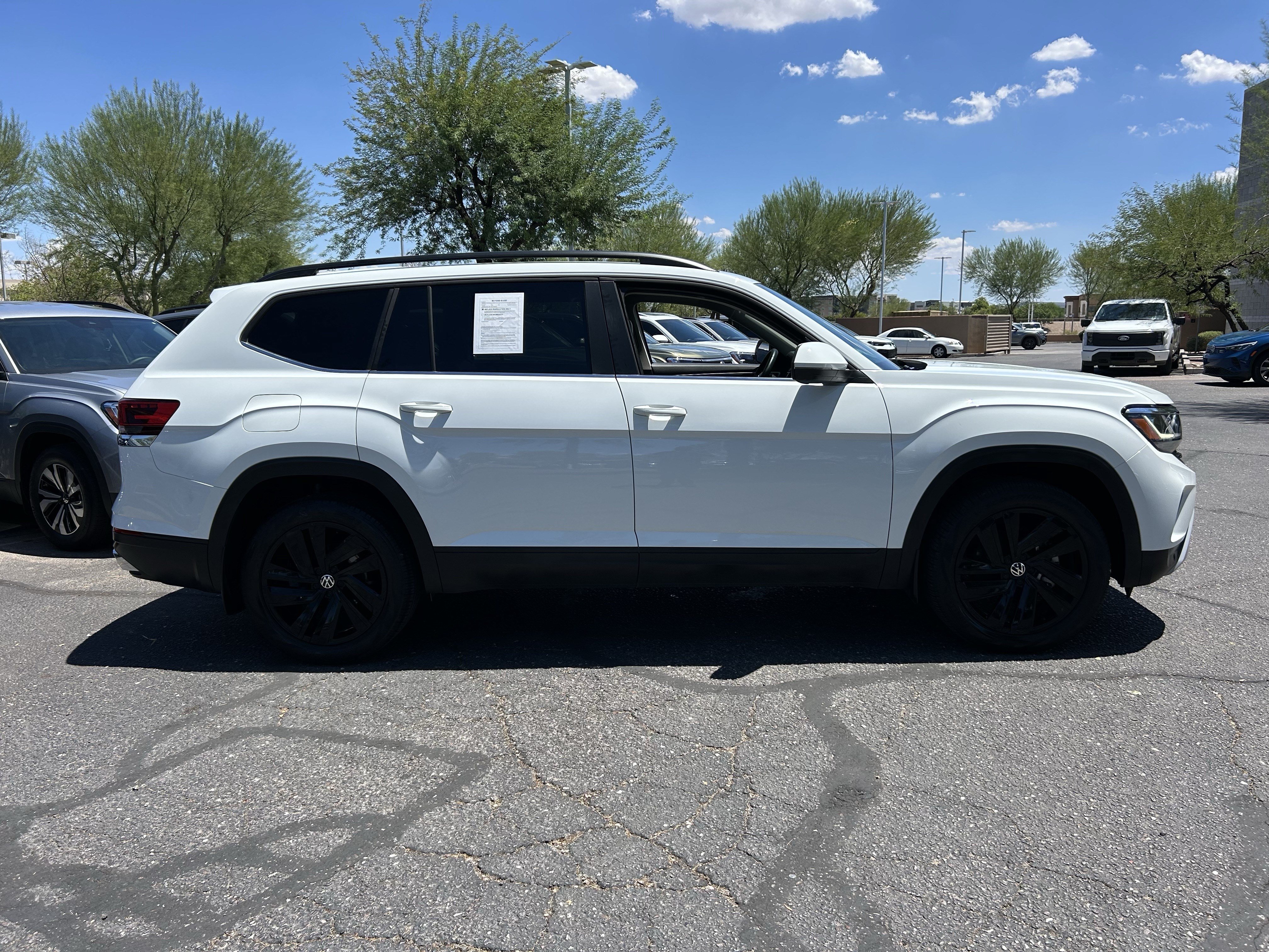 Used 2023 White Volkswagen 3.6L V6 SE w/Technology image 4